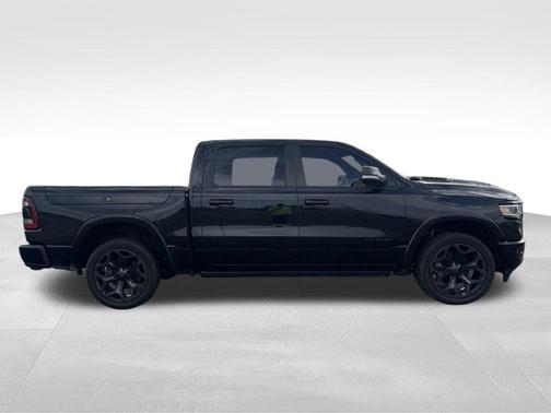 Diamond Black Crystal Pearlcoat 2021 RAM 1500 Limited