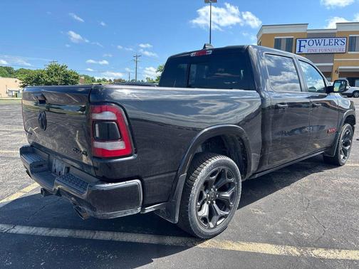 Diamond Black Crystal Pearlcoat 2022 RAM 1500 Limited