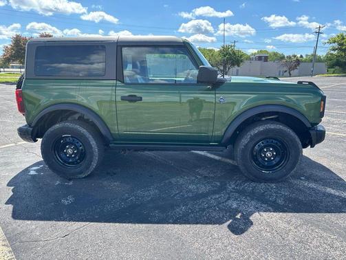 Eruption Green Metallic 2023 Ford Bronco Black Diamond