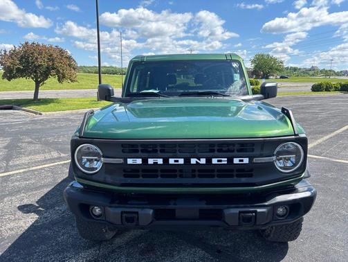 Eruption Green Metallic 2023 Ford Bronco Black Diamond