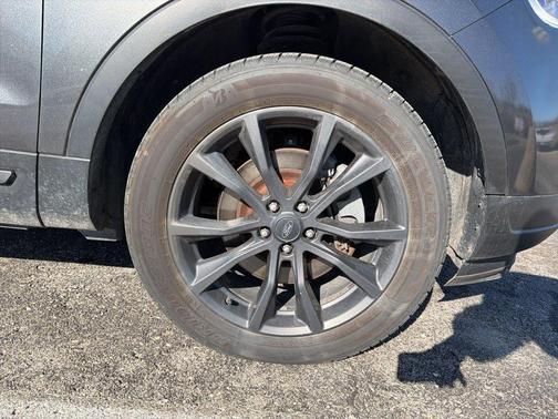 Magnetic 2018 Ford Explorer XLT