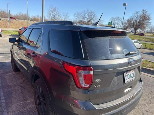Magnetic 2018 Ford Explorer XLT