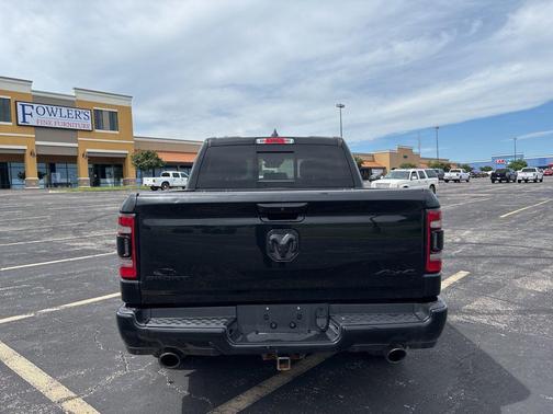 Diamond Black Crystal Pearlcoat 2022 RAM 1500 Sport