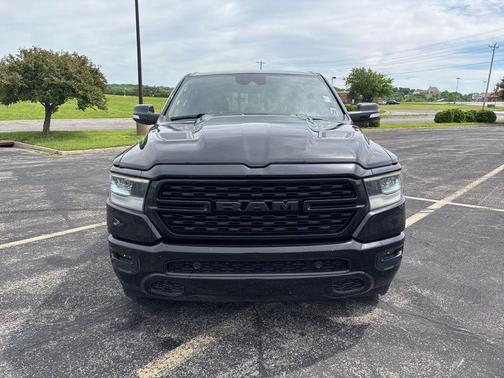 Diamond Black Crystal Pearlcoat 2022 RAM 1500 Sport