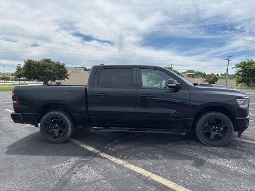 Diamond Black Crystal Pearlcoat 2022 RAM 1500 Sport