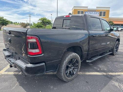Diamond Black Crystal Pearlcoat 2022 RAM 1500 Sport