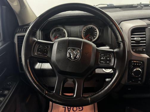 Diamond Black Crystal Pearlcoat 2021 RAM 1500 Classic Express