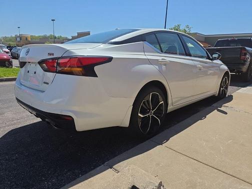 Pearl White Tricoat 2025 Nissan Altima SR AWD