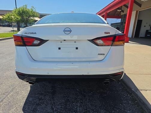 Pearl White Tricoat 2025 Nissan Altima SR AWD