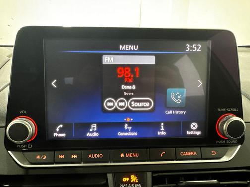 Pearl White Tricoat 2025 Nissan Altima SR AWD