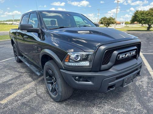 Diamond Black Crystal Pearlcoat 2021 RAM 1500 Classic SLT
