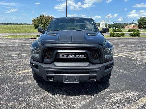 Diamond Black Crystal Pearlcoat 2021 RAM 1500 Classic SLT