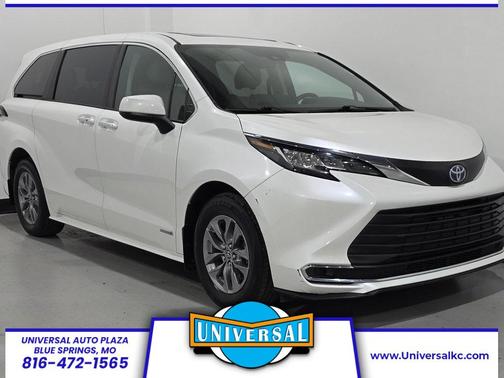 2021 Toyota Sienna XLE 8 Passenger