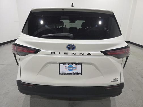 2021 Toyota Sienna XLE 8 Passenger