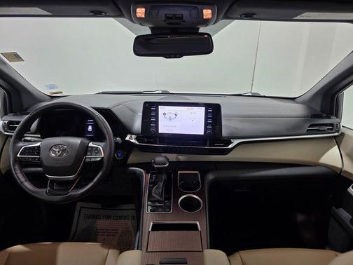 2021 Toyota Sienna XLE 8 Passenger