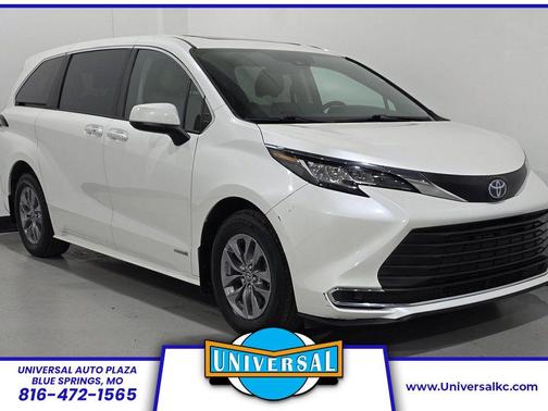 2021 Toyota Sienna XLE 8 Passenger