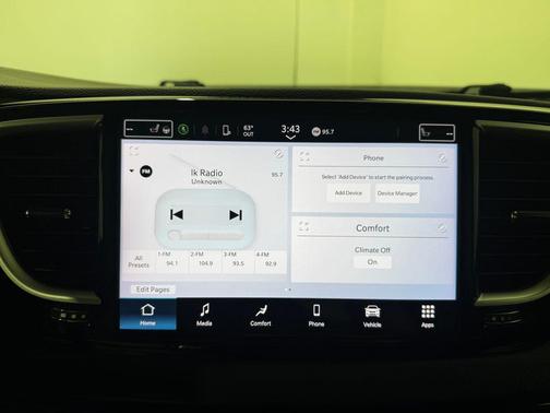 Diamond Black Crystal Pearlcoat 2024 Chrysler Pacifica Touring L