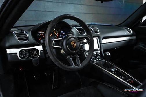 2016 Porsche Cayman GT4