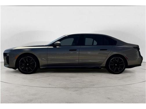 Oxide Grey Metallic 2024 BMW i7 xDrive60