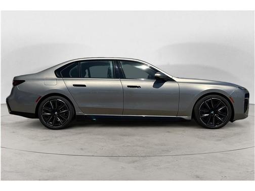 Oxide Grey Metallic 2024 BMW i7 xDrive60