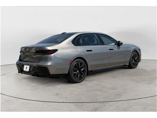 Oxide Grey Metallic 2024 BMW i7 xDrive60