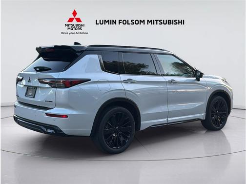 WHITE DIAMOND WITH BLACK ROOF 2026 Mitsubishi Outlander SP