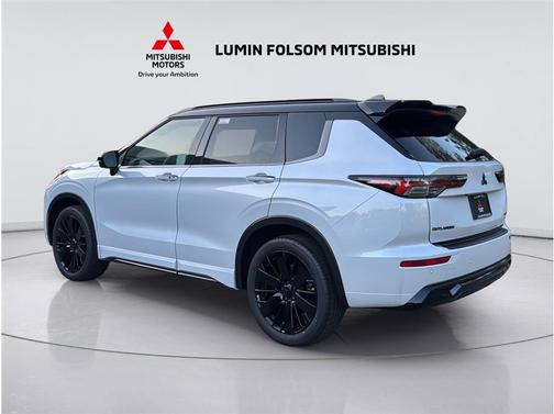 WHITE DIAMOND WITH BLACK ROOF 2026 Mitsubishi Outlander SP