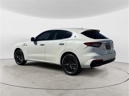 Bianco 2022 Maserati Levante Modena