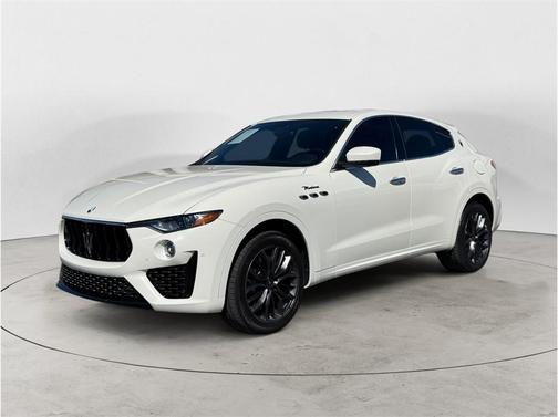 Bianco 2022 Maserati Levante Modena