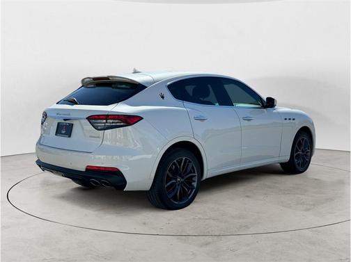 Bianco 2022 Maserati Levante Modena