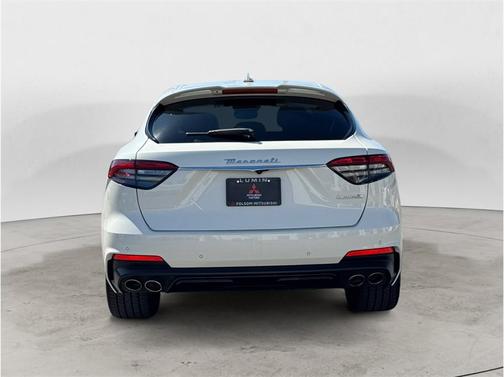 Bianco 2022 Maserati Levante Modena