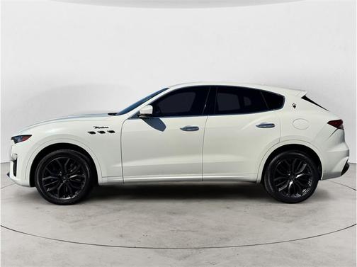 Bianco 2022 Maserati Levante Modena