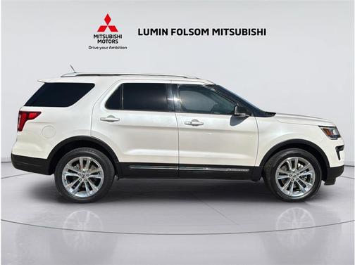 White Platinum Metallic Tri-Coat 2019 Ford Explorer XLT