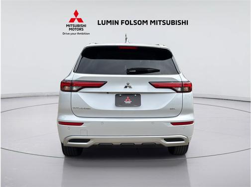White Diamond 2024 Mitsubishi Outlander SEL 2.5 2WD