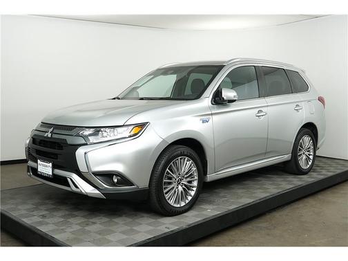 Alloy Silver Metallic 2022 Mitsubishi Outlander PHEV LE