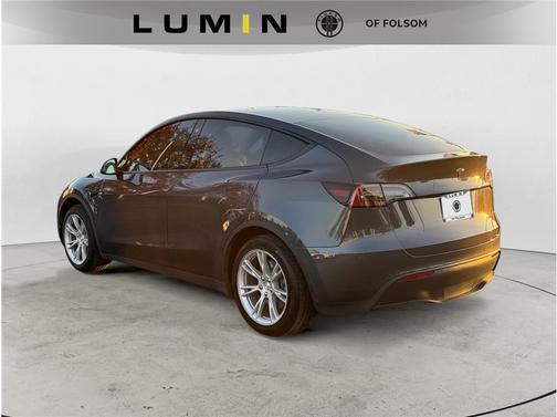 2021 Tesla Model Y Standard Range Rear-Wheel Drive