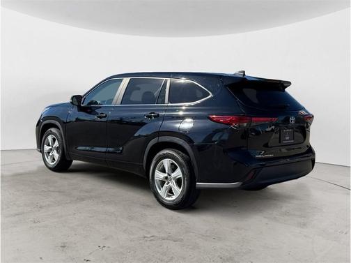 Midnight Black Metallic 2023 Toyota Highlander LE