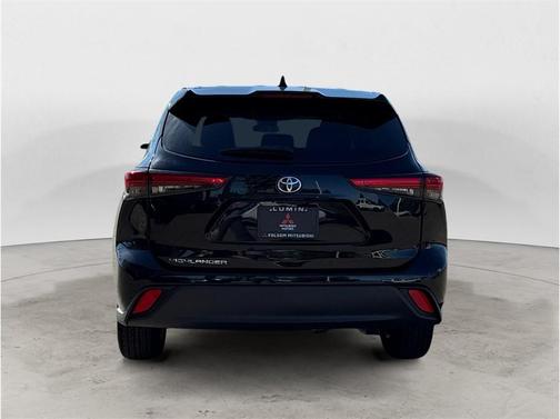 Midnight Black Metallic 2023 Toyota Highlander LE