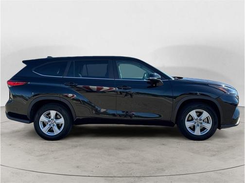 Midnight Black Metallic 2023 Toyota Highlander LE