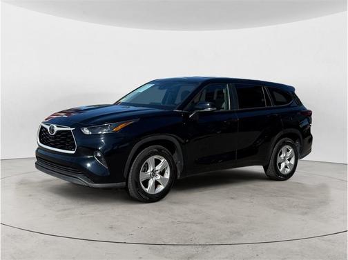Midnight Black Metallic 2023 Toyota Highlander LE