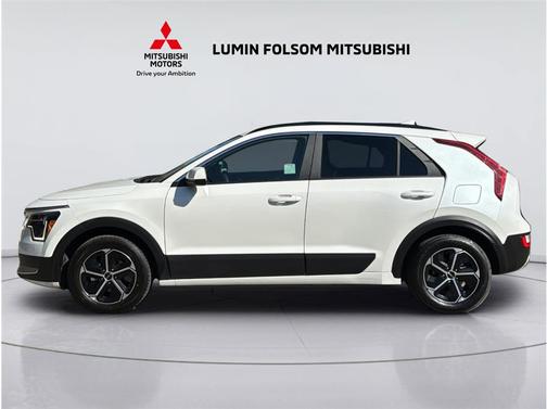 Snow White Pearl 2025 Kia Niro LX