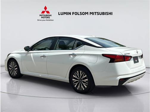 White 2025 Nissan Altima 2.5 SV