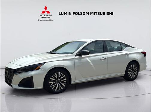White 2025 Nissan Altima 2.5 SV
