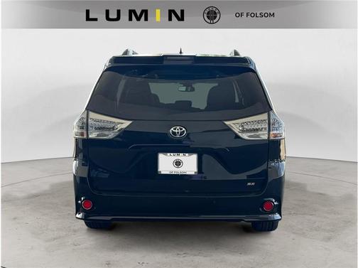 2020 Toyota Sienna SE