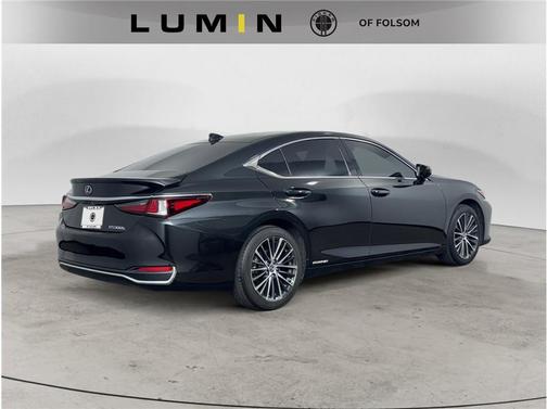 2022 Lexus ES 300h Base
