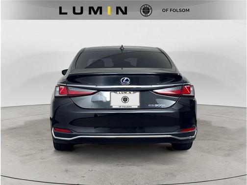 2022 Lexus ES 300h Base