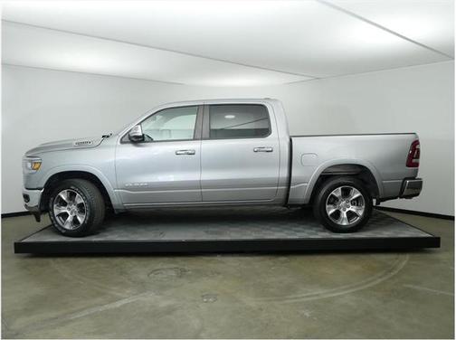 Photo 3 of 32 of 2020 RAM 1500 Laramie