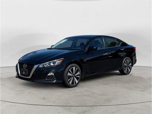 Super Black 2022 Nissan Altima 2.5 SV