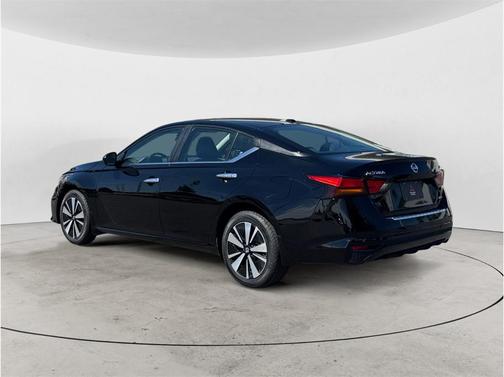 Super Black 2022 Nissan Altima 2.5 SV