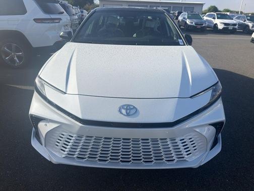 Wind Chill Pearl w/Midnight Black Metallic Roof 2026 Toyota Camry XSE